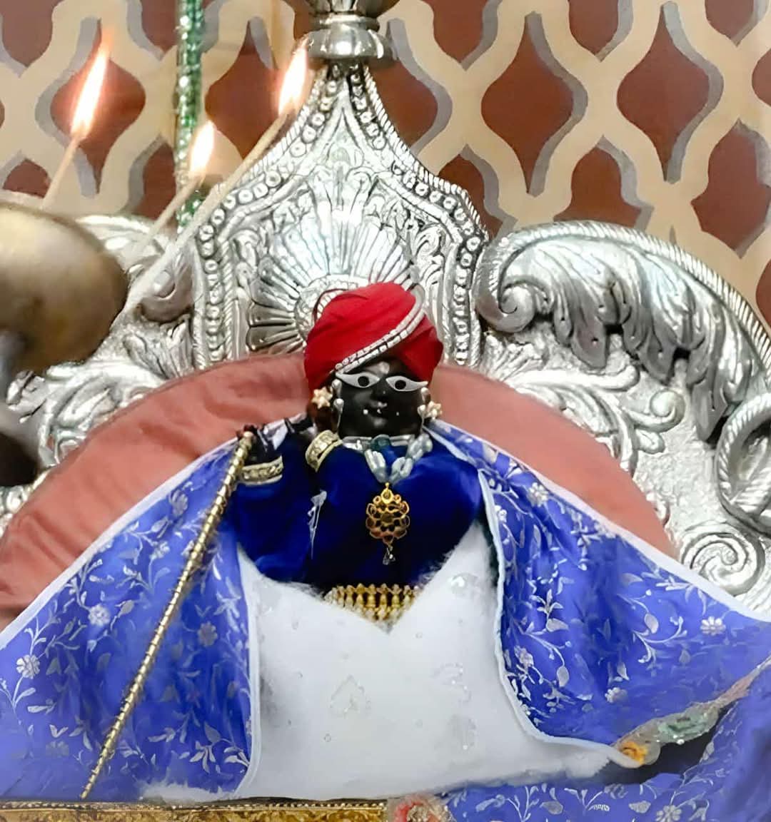 Sriradharaman's tweet photo. 🐚  प्राणधन श्री राधारमण लाल मंडल🐚
         
🌹 श्री राधारमण लाल  🌹
   🌿 श्री गोपाल भटट् जी सेवायत 🌿
📷दिव्य *मंगला * आरती दर्शन📷
     🙏🏼 श्री राधारमणाय समर्पणम्🙏🏼 https://t.co/6GK7CVKRqW