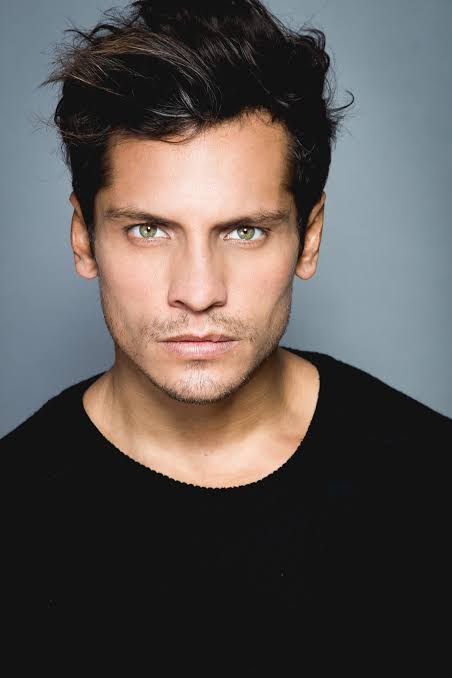 Los comentarios diciendo nunca he visto un peruano guapo, cuando lit existen:
Christian Meier
Jason Day
Franco Noriega
Nico Ponce