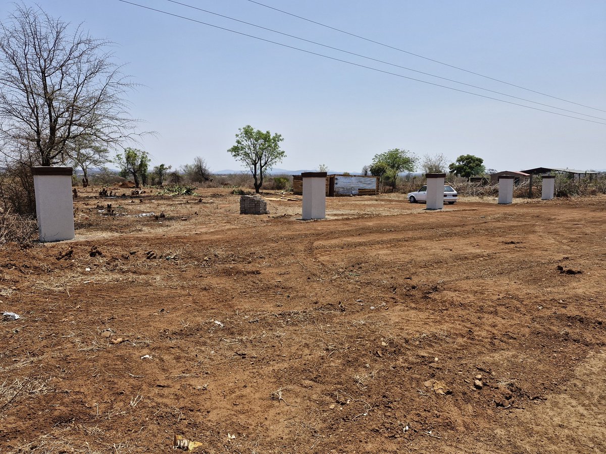 AlsonManyama's tweet photo. 2025 project

Rental expected when completed: From R90 000 per month.

Then I buy a R5 000 000 estate house and pay R50 000 mortgage

Live smart, with a plan ❤️ 😍 https://t.co/YTN8KbzzlD