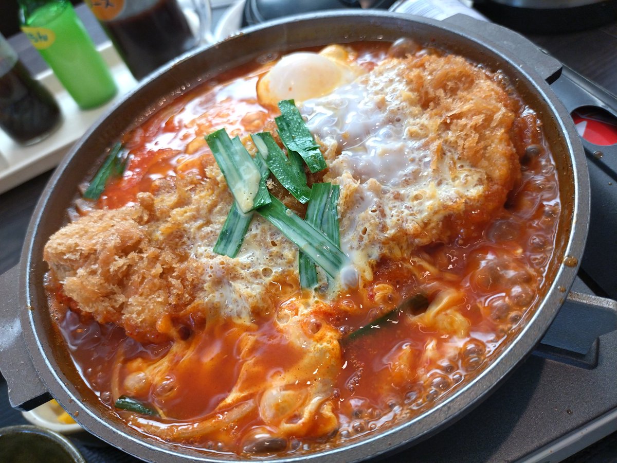 hetareter_GE8's tweet photo. 中川区の『なおかつ』でキムチカツ鍋😋🍲✨

今月から始まる季節限定😀
安定の美味しさ(👍￣▽￣)👍ｵｲｼ https://t.co/AtYRiW45pa