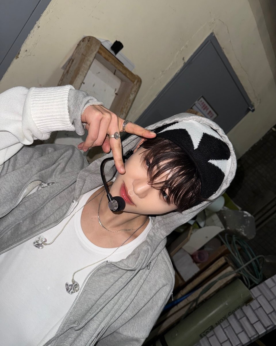 Throwing in some classic Jaemin energy with the mic—always in the zone, ready for anything, because life’s about perspective, and every new angle tells a different story.