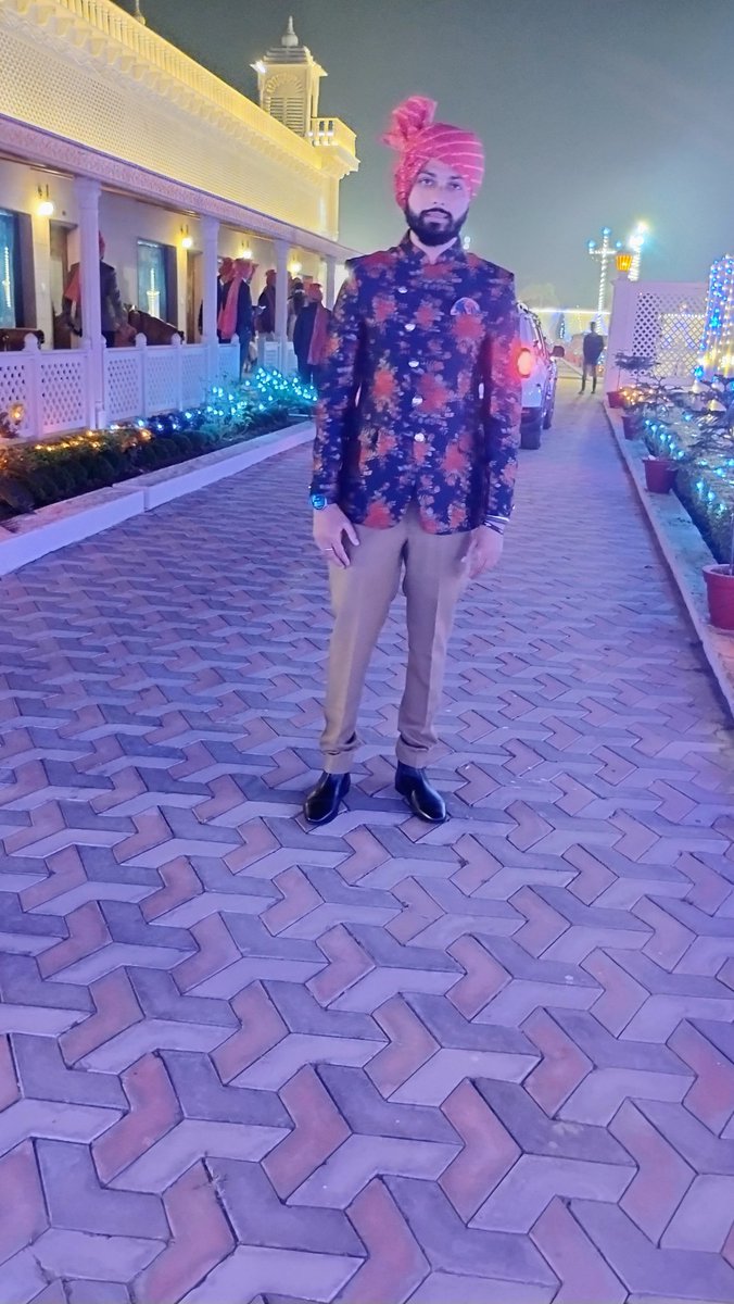 आज हम बाराती बने हैं 😁