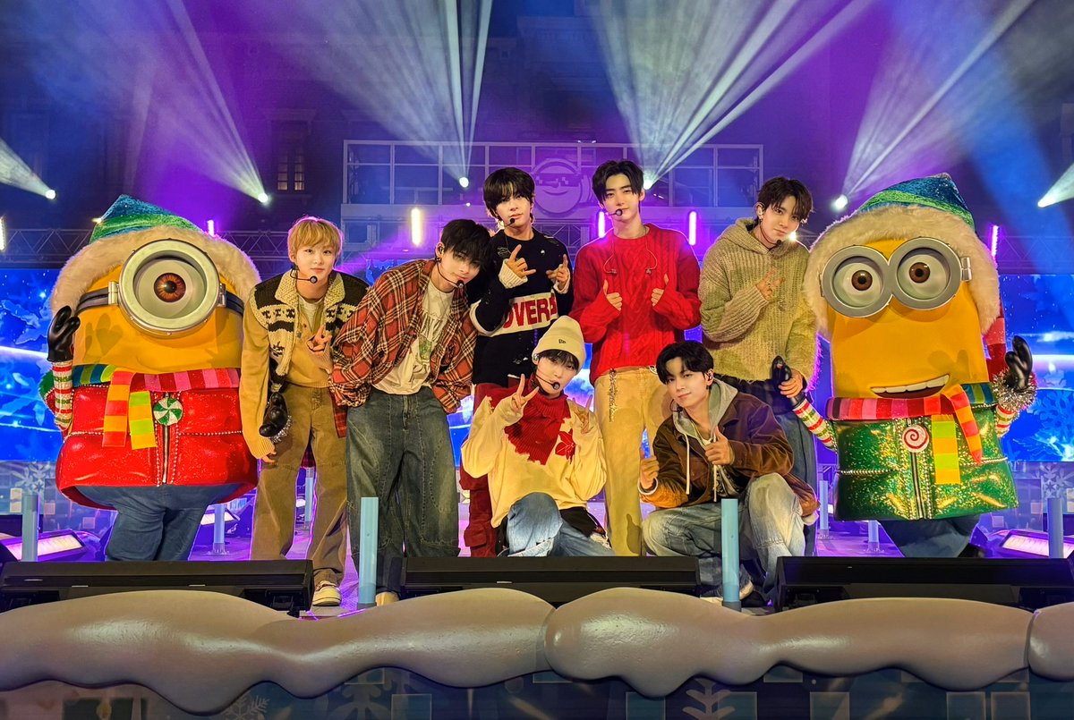 ENHYPEN_JP's tweet image. [#今日のENHYPEN] FNS歌謡祭ご覧いただきありがとうございました！USJとコラボレーションした特別なステージはいかがでしたか？❤#ENHYPEN からENGENEの皆さんへの、とっておきの贈り物になったら嬉しいです🎁暖かいホリデーシーズンを一緒に過ごしましょう🎄 #241204 @ #FNS歌謡祭 #Polaroid_Love