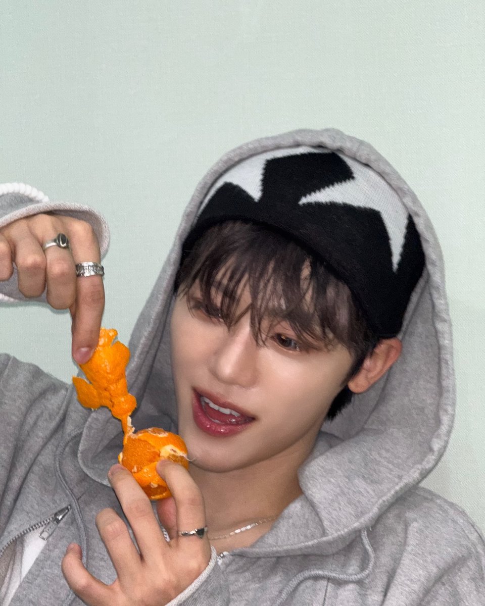 Who wants an orange? 🍊 Starting with the first picture—look at that big grin! It’s just me appreciating the simple joys of peeling fruit (and probably plotting to share it with you).