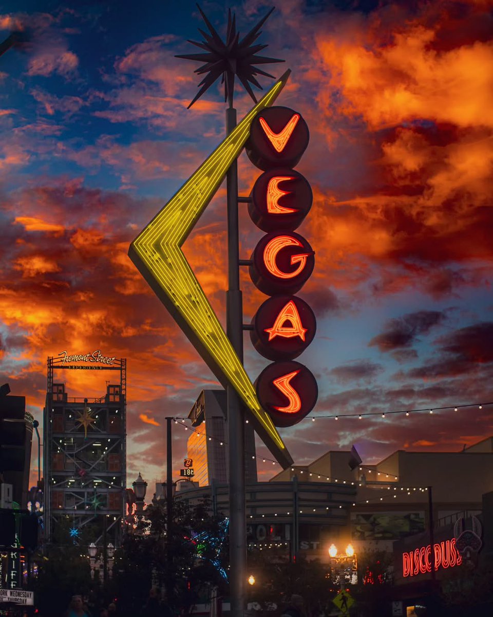 LasVegasLocally's tweet photo. Photo of the Year candidate, by Eric the Red (IG:ericthered.jpg) https://t.co/8kmVFdMEJE