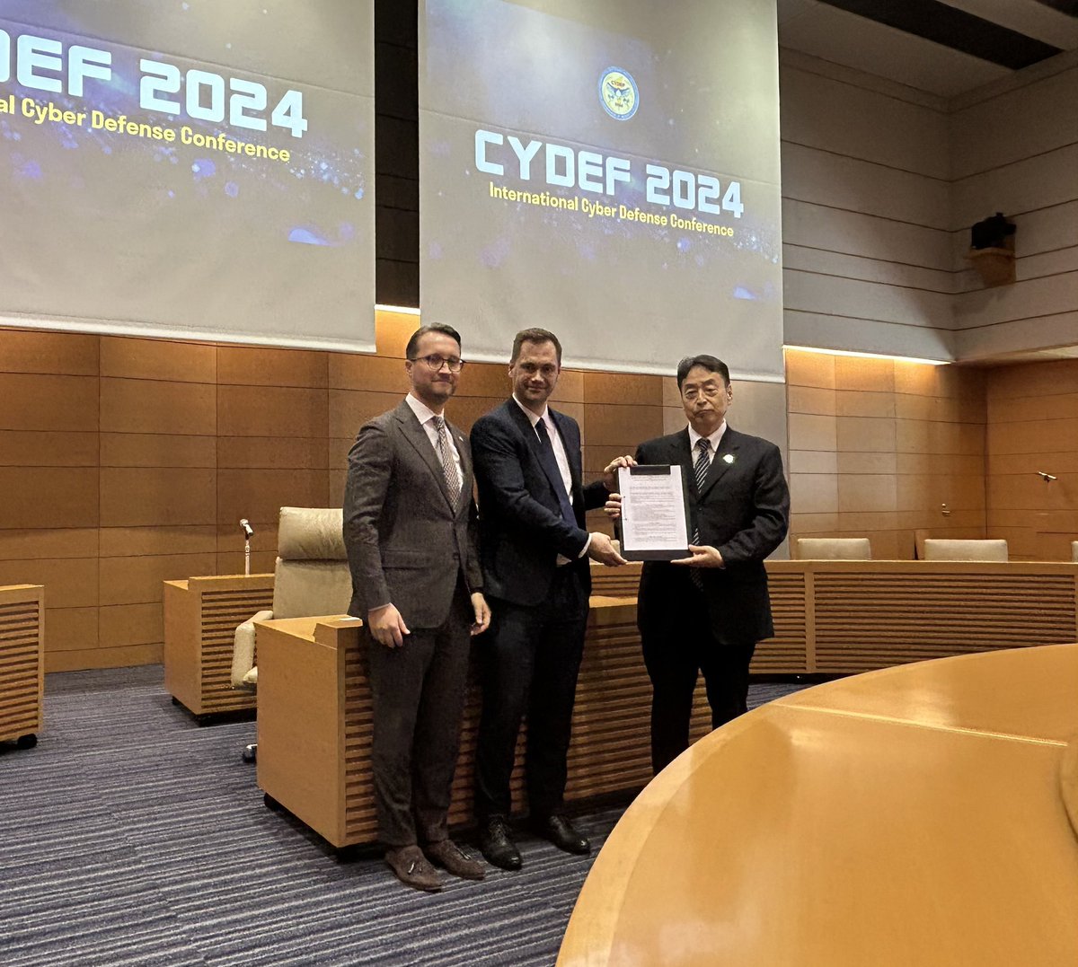 👏 <a href="/STRATCOMCOE/">STRATCOMCOE</a> と🇯🇵サイバーディフェンスイノベーション機構の覚書締結を祝福します! 🎉🤝 デジタル時代におけるコラボレーションの促進とレジリエンス強化に向けた大きな一歩です。🌐💻