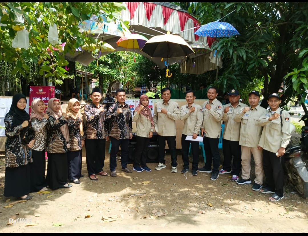 PpsJetak's tweet photo. #Latepost 
• Monitoring• 27 November 2024 •

Kami bersama kepala Desa dan BPD Jetak melakukan monitoring semua TPS untuk memastikan kelancaran pelaksanaan Pilkada 2024. Kompak!

#kpumelayani
#kpujateng
#kpudemak
#monitoring https://t.co/hXyD1iKC2H