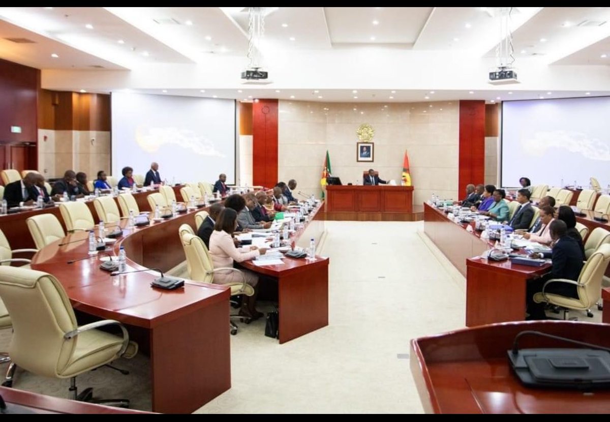 Senhores Membros do Conselho de Ministro. Consta que a sessão de hoje foi adiada. A ser verdade, ainda bem! Assim já poderão divulgar o rascunho do contrato com ENI &amp; Cia para o Coral Norte, seu Plano de Desenvolvimento e engajar o sector privado nacional nas discussões.