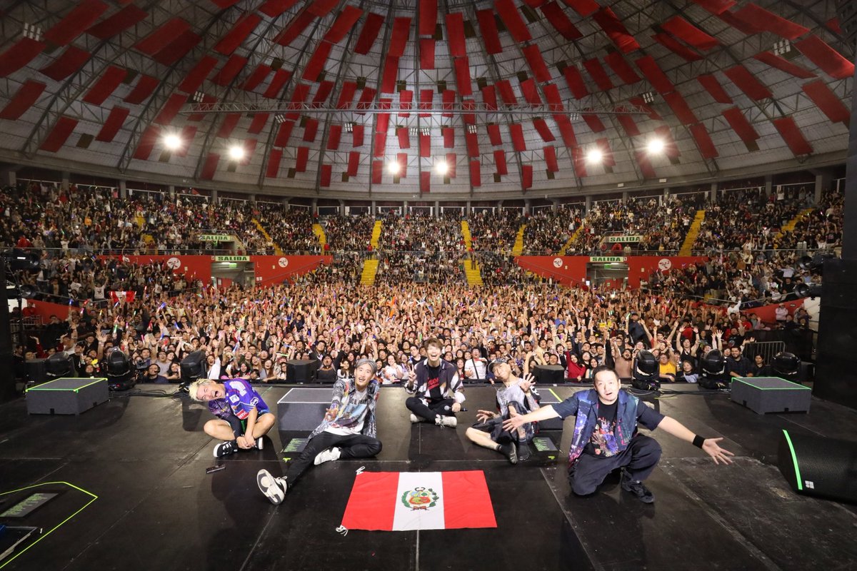 FLOW_official's tweet photo. 『FLOW WORLD TOUR "ANIME SHIBARI 
2024-2025”』in Lima🇵🇪

¡Acabamos de terminar nuestro segundo show en Lima!🔥
¡Muchas gracias por estos dos días increíbles!🎸

¡Estamos muy felices de haber conocido a tantos fans!
¡Volveremos pronto!🥳

#Lima #flowanimeshibari https://t.co/aI2j7vejTq