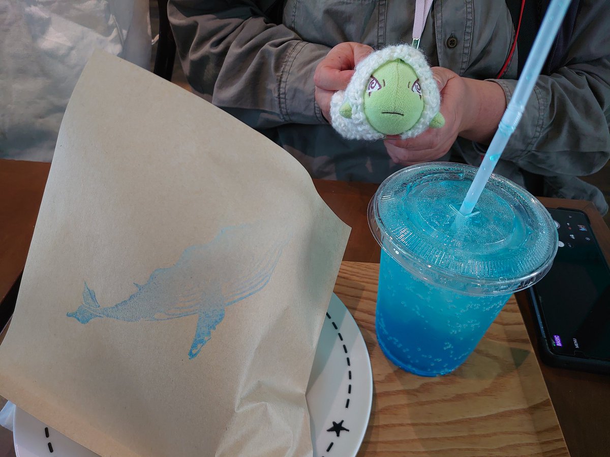 taiga4011's tweet photo. こっそり高知、桂浜でお昼ごはんきなー

はちきん地鶏バーガーうまいきなー https://t.co/C5CybU77nr