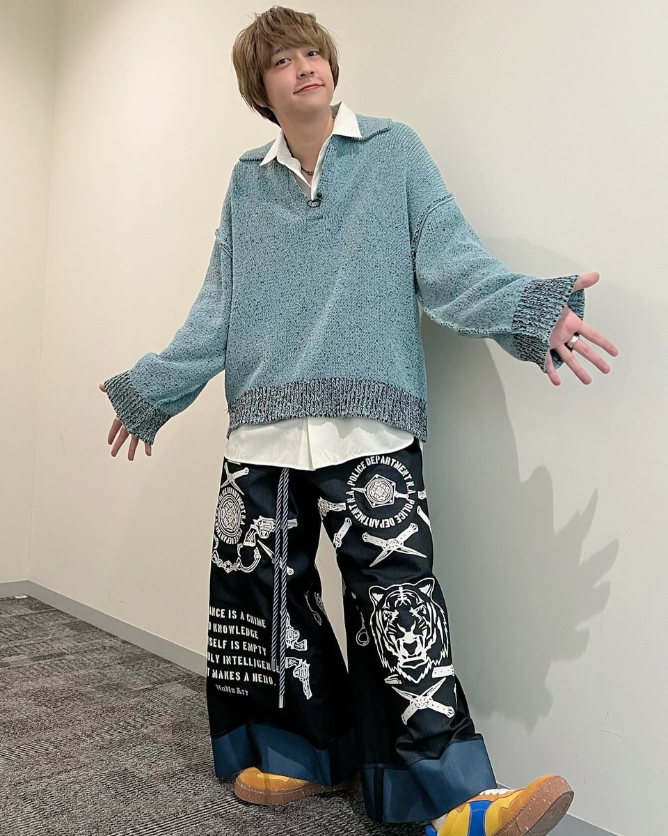 jump_released's tweet photo. 20241203
IG📸 < hikaru.yaotome1202 > POST
_________________
#八乙女光
#やおとめのいんすた
#HeySayJUMP
#やおとめのヒルナンコーデ
#ブルーコーデ
#ファッション
#てまえどり
#maisonspecial
#nanoart
#earle
https://t.co/Zh1D1JrXjm https://t.co/gj3yYoPeIp