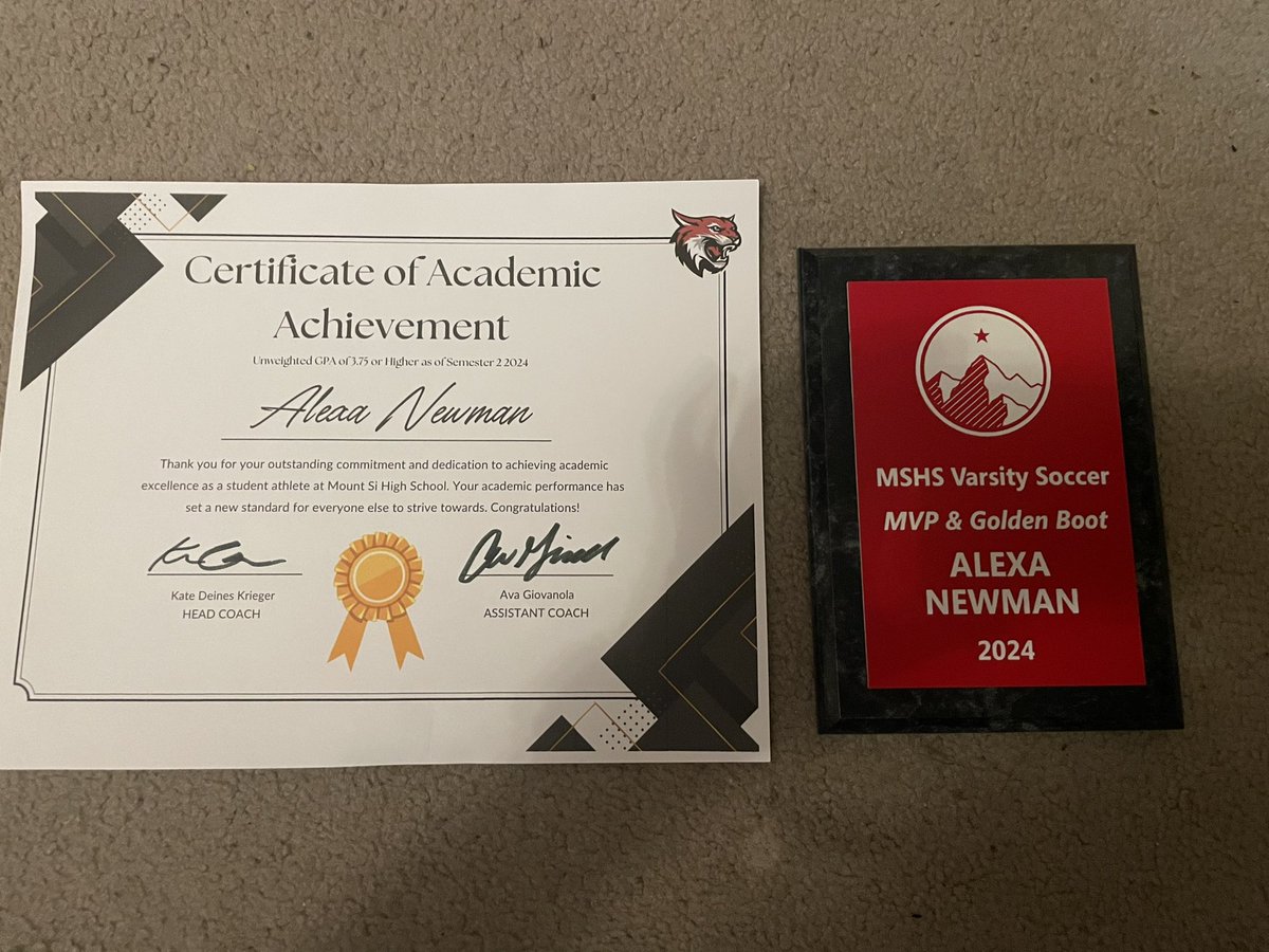 Honored to have been awarded Mount Si Girls Varsity Most Valuable Player and Offensive MVP/Golden Boot! As well as an academic performance award for GPA!