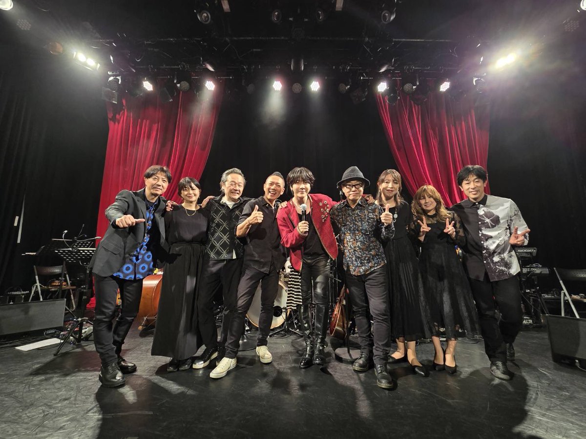 uumi815's tweet photo. お写真いただきました✨アップOKとのことで🙏

SUPARNOVA(超新星)のユナクさんのお誕生日LIVE🎂コーラスで参加させていただきました✨

ユナクさんの歌も人間性もハートフルで
Milkyさんとのかけがえのない絆を感じ
バンドメンバーさんの素敵さにうっとり
チームに入れてもらえて光栄でした✨

#超新星 https://t.co/dVhEIvZvoW
