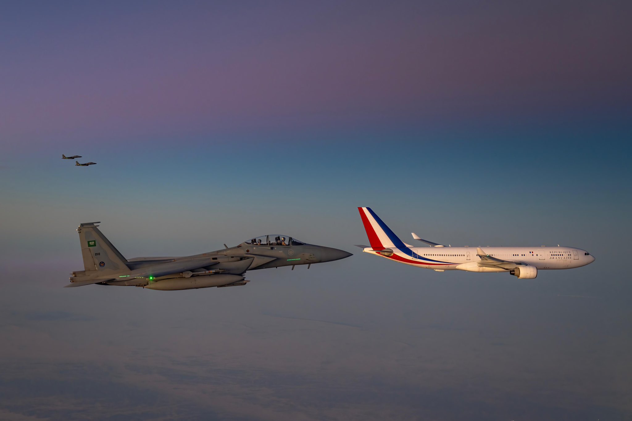 Gd2ZUhDX0AAwtQZ?format=jpg&name=large