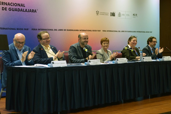 vozdelasocieda1's tweet image. #Rectores #llaman a #defender #lashumanidades, ante el #avancevertiginoso de #lastecnologías
• El rector de la @UNAM_MX, #LeonardoLomelí, participó en la mesa “FIL Pensamiento. La Universidad del Futuro”
vozdelasociedad.com
