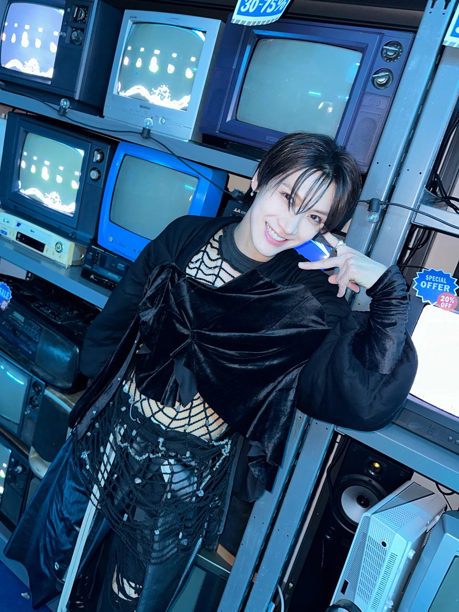 WayV_official's tweet photo. જ⁀🐱✌️

#TEN #李永钦 #텐
#WayV #威神V #FREQUENCY
#WayV_FREQUENCY https://t.co/ghLtJr2D8m