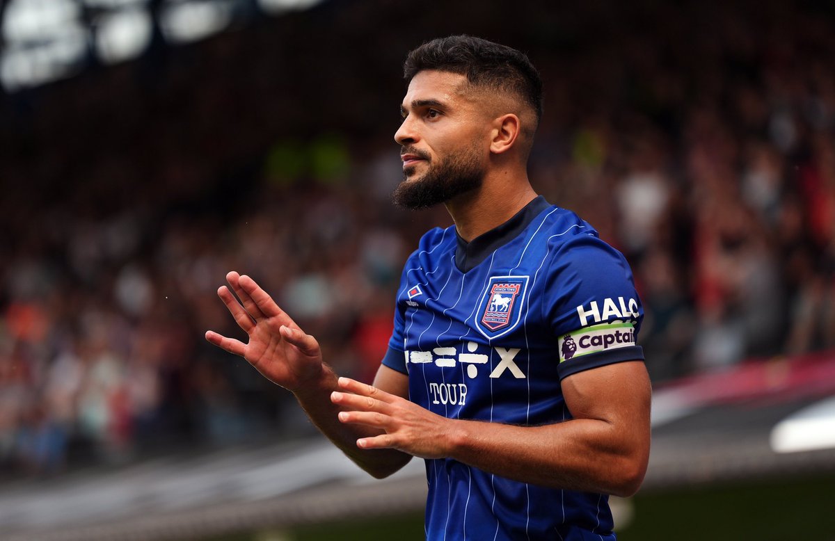 🚨 Le capitaine d’Ipswich Town Sam Morsy 🇪🇬 a refusé de porter le brassard arc-en-ciel, aux couleurs LGBTQ, lors du match du week-end dernier contre Nottingham Forest ! 🛑🏳️‍🌈

Le club anglais a réagi : « 𝗡𝗼𝘂𝘀 𝗿𝗲𝘀𝗽𝗲𝗰𝘁𝗼𝗻𝘀 𝗹𝗮 𝗱𝗲́𝗰𝗶𝘀𝗶𝗼𝗻 𝗱𝗲 𝗻𝗼𝘁𝗿𝗲
