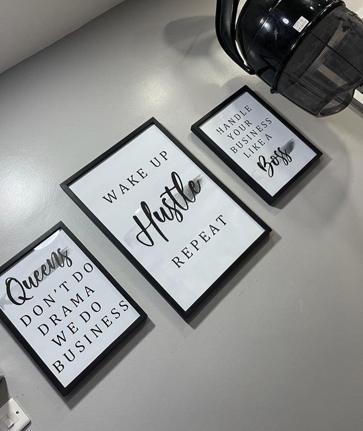 KylerEdge's tweet image. Transform your walls this festive season into a canvas of personality. Our bespoke frames and boards are crafted to help you tell your story, showcase your style, and make your space truly unforgettable.
wa.me/256703779656

#WallArtRevolution
#CustomFrames
#DecorativeBoards