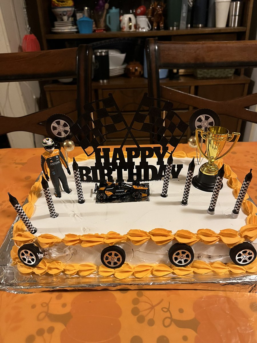 ontrackwithnoe's tweet image. The best surprise of the day…a home made cake from my mom! 🎂 Complete with the @PatricioOWard diecast and mini Pato! 🧡 @ArrowMcLaren 
•
#fanslikenoother #mclaren #patooward #patowho #indycar #formula1