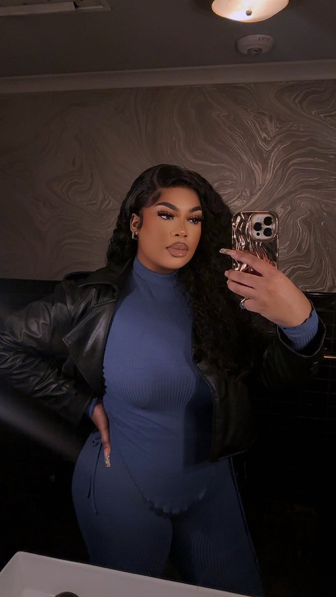 Extra_Glamour's tweet photo. Even on my chilled days I’m PRESSURE 👅🫦💍👑 #adp2024 https://t.co/PBAGUOOYrc