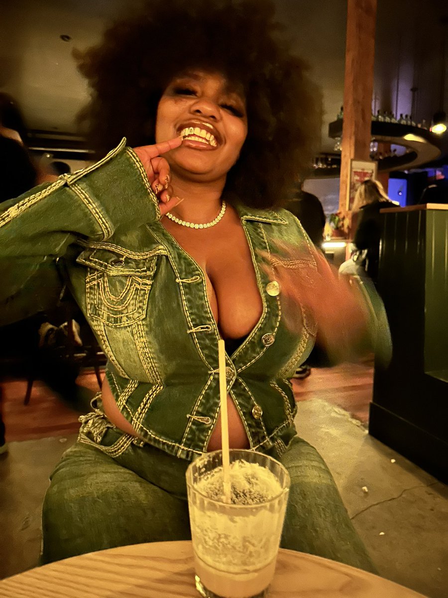 trinithick's tweet photo. I’m back outside 🤭 https://t.co/qxMNy7ZlO4