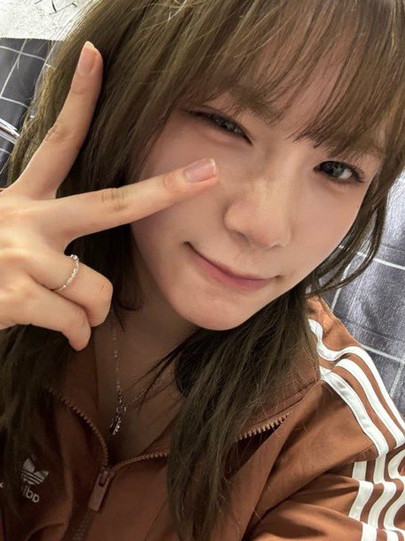 brown is soo good on her

#도은 #DOEUN #YOUNGPOSSE