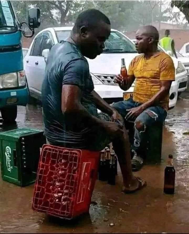 Am_Blujay's tweet photo. When the buyer says "I love the rain..let's sit here"🤣🤣🤣…✍️ https://t.co/fW34selWoO
