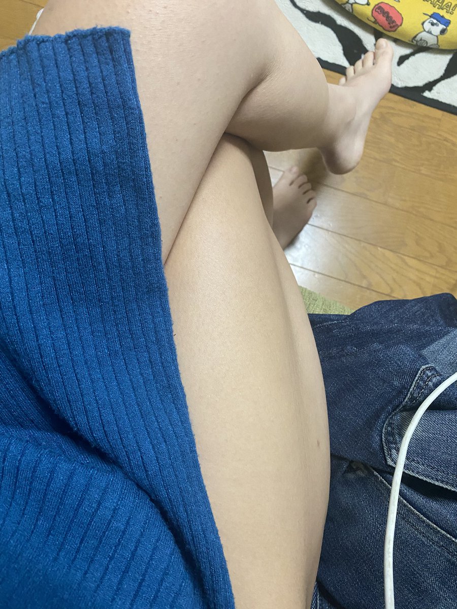 この間きた洋服
太ももがめちゃくちゃ見える笑笑
ほんとゎ下にズボンはいてたけど家だから脱いだこのまま外であるいたらパンツみえる笑笑