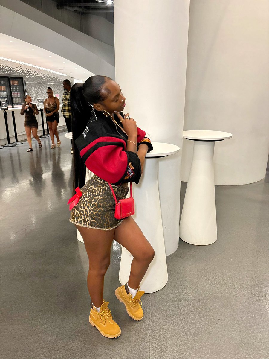 nyaahblessyn_'s tweet photo. Oh I’m not that cute ? Bet you won’t ask yo boo🎰 https://t.co/0v6lBJJr1b