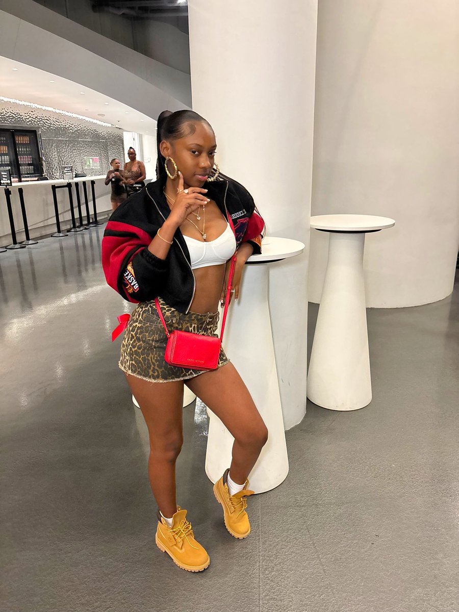 nyaahblessyn_'s tweet photo. Oh I’m not that cute ? Bet you won’t ask yo boo🎰 https://t.co/0v6lBJJr1b