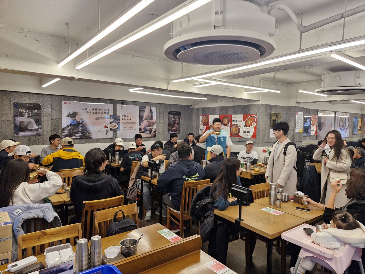 STEPN_KR's tweet photo. #STEPN Korean 7th Meetup 🩷🏃‍♀️🏃‍♂️
Challenge the marathon for 3rd time with #STEPNers!

After participating in the marathon that marked the end of the year,
the Korean community held a year-end party!!🍶
#건배 #cheers

#FSL #STEPNGo #run https://t.co/nFuQRD9Sd5