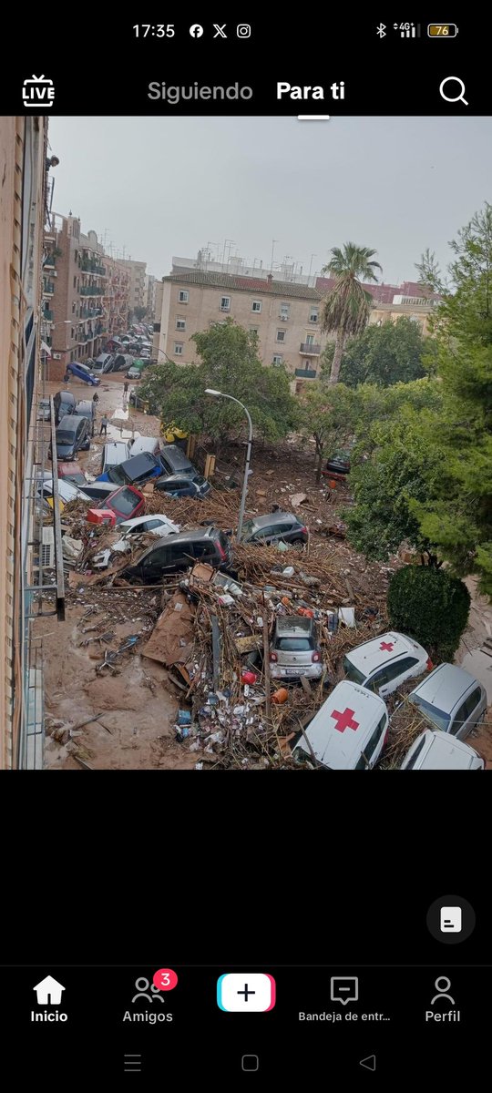 profecebo's tweet photo. @tomasdkr @daniesdsk @CruzRojaEsp Aquí si nuestros recursos fueron también destrozados, y aún así estuvieron, simplemente fue imposible estar en todos sitios y más cuando alguien no toma decisiones y de quien fue la cual.
Hay está la cuestión. https://t.co/lHTK4MD1uu