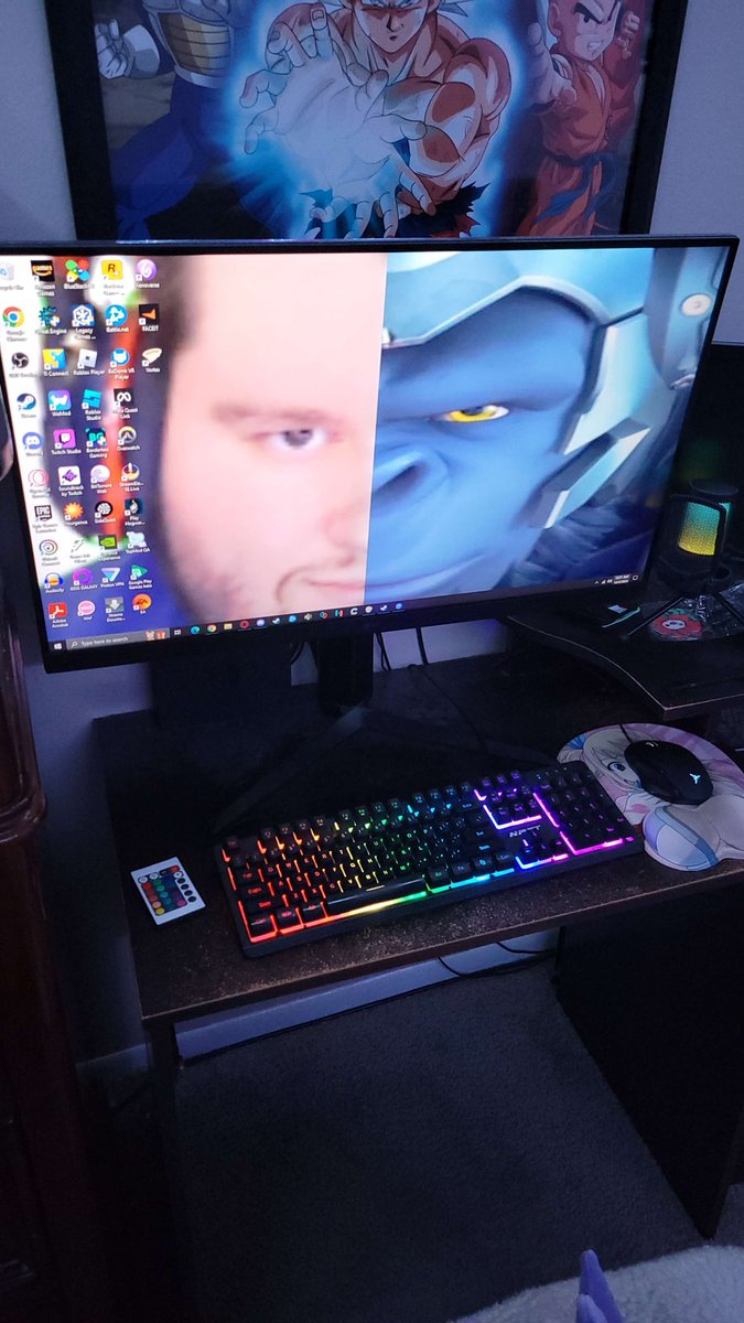FlareToga's tweet photo. do yall like my setup? https://t.co/ztsArXSRIn