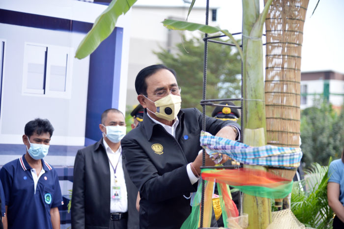Phakchira_e's tweet photo. ลุงตู่ผลักดันโครงการนี้อย่างจริงจัง ไม่ว่าจะมีดราม่าระหว่างทางแค่ไหนก็ไม่เคยท้อ เป็นโครงการที่ปชช.ได้รับประโยชน์ทั้งทางตรงและทางอ้อม ซึ่งดราม่าระหว่างทางก็มาจากพวกมึงทั้งนั้น ตอนนี้เสือกเคลมฉ่ำ อห

ลุงตู่ทำเพื่อคนไทยขนาดนี้ แต่มันเลือกที่จะไม่มอง ทิ้งทองไปเลือกขี้ ก็ให้มันล่มจมไป https://t.co/x2ktg3Pkb7