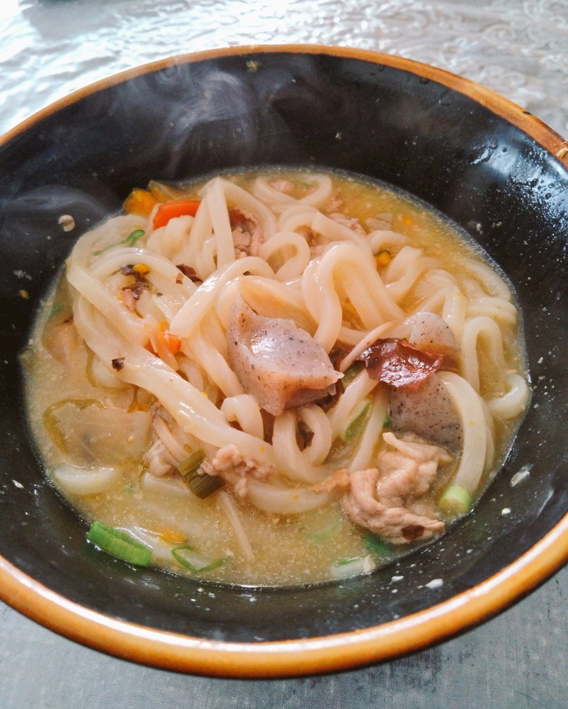 ike_chan_2013's tweet photo. さぬきのしっぽくうどんが食べたいのですが……。
かわりに、豚汁うどんにしてみました。☺️ https://t.co/PC48kERbUj