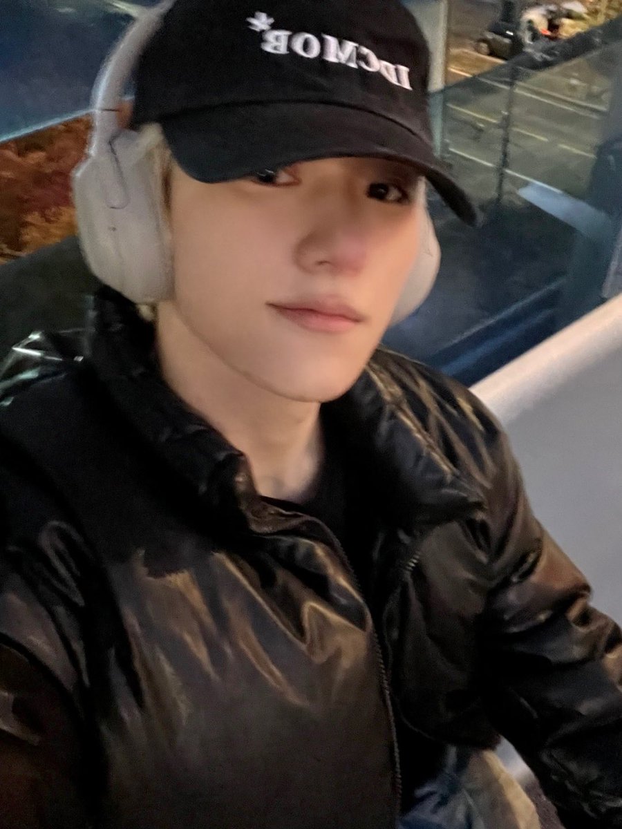 ATBO_members's tweet photo. 분명 어제 밤에 찍었는데 왜 오늘 화요일이지..??🙃🙃

#ATBO #오준석 #OhJunseok
#일요일산책 #시간빠르다.. https://t.co/GNBFp4ViNK
