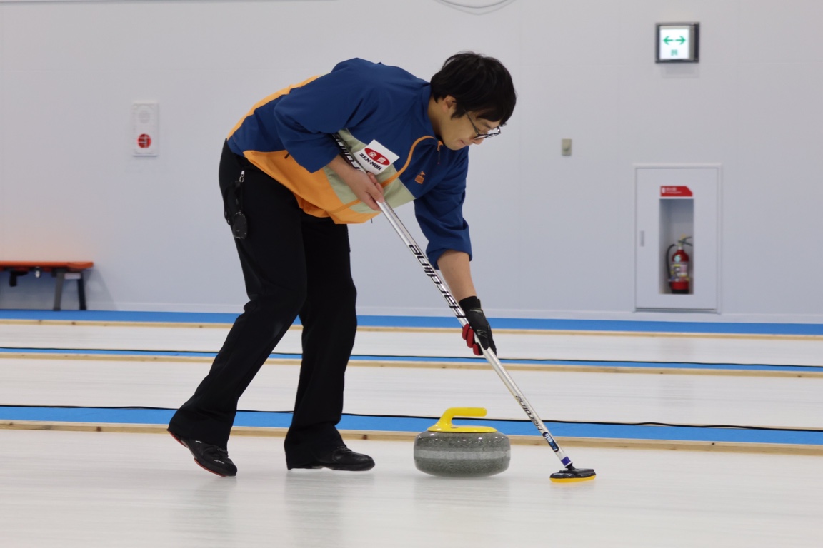 🥌第18回 全農日本ミックスダブルスカーリング選手権大会in稚内🧊

【1次予選・競技2】
チーム苫米地 VS チーム松田の試合は7-6でチーム苫米地の勝利✨
第6エンドで逆転し、白星です❕

「ニッポンの食」パワーで がんばれ！🇯🇵

 #カーリング #JMDCC2024 #全農