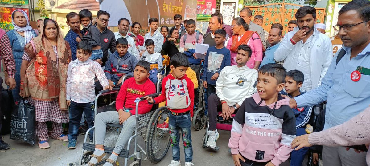RohitnirSingh's tweet photo. हमारी सरकार से अनुरोध है कृपया हम #मस्क्युलरडिस्ट्रॉफी से पीड़ित दिव्यांग बच्चों की भी आवाज सुने , उप में आर्थिक मदत दी जाए जैसे बाकी राज्यो में मिल रहा है इसे पीड़ित बच्चों को ,
@myogiadityanath @GovernorofUp @ravikishann @narendramodi @hanshraj4bjp @dileeppatelbjp @BJP4India https://t.co/lQWuEW6UMZ