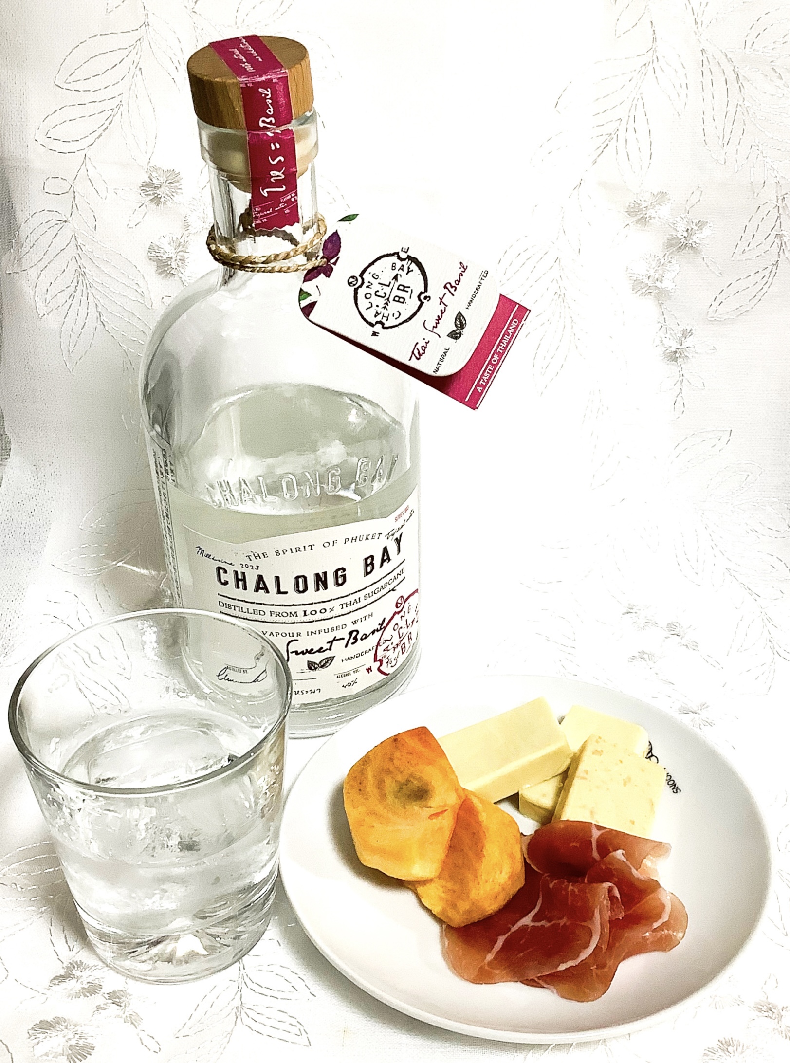 新到着 公式】chalongbay (@chalongbay_jp japan（シャロンベイラム酒） 焼酎