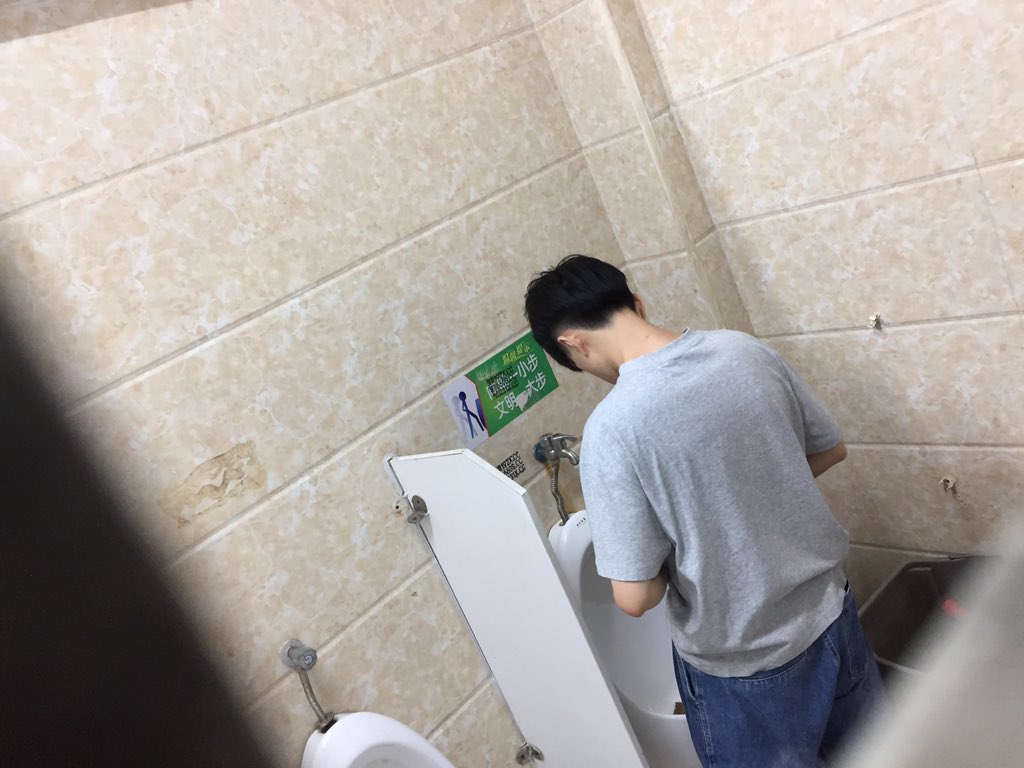 他在等人
#鸟洞 
#外卖小哥 
#Gloryhole