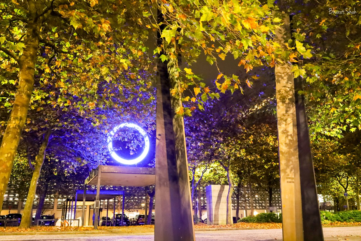 Autumn at night. 

Midsummer Boulevard - Milton Keynes. 

#scenesfrommk #thePhotoHour #Autumn