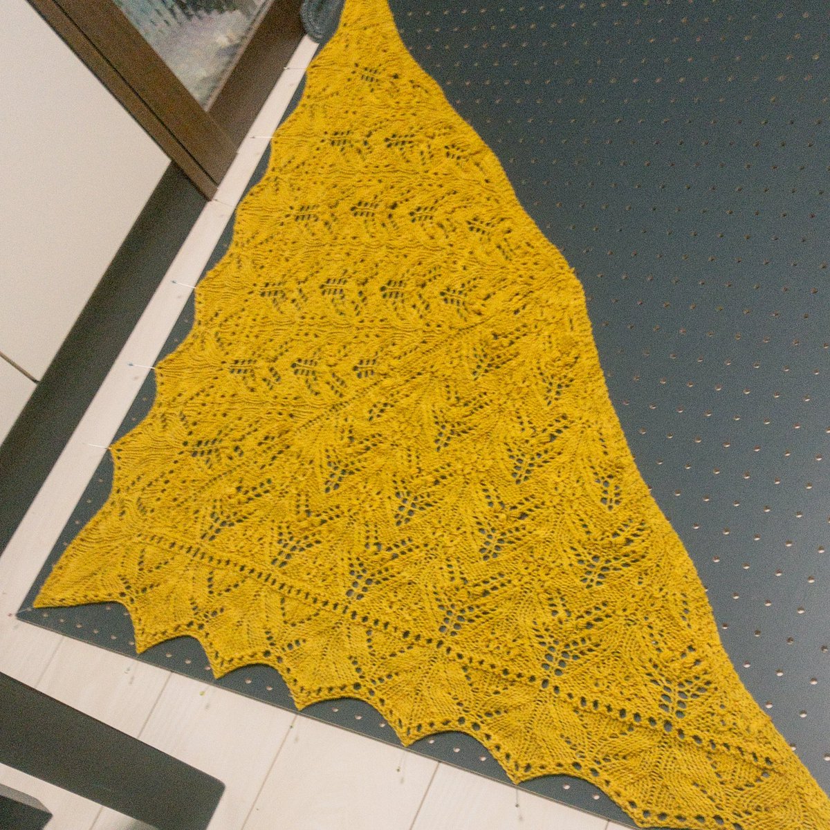natupulHandmade's tweet photo. 今年はお世話になっている方々に
ショールをプレゼントしようと計画中🧶
1つ目のショールが完全しました✨
#amiris #Damask #ショール https://t.co/ItgthswHkR