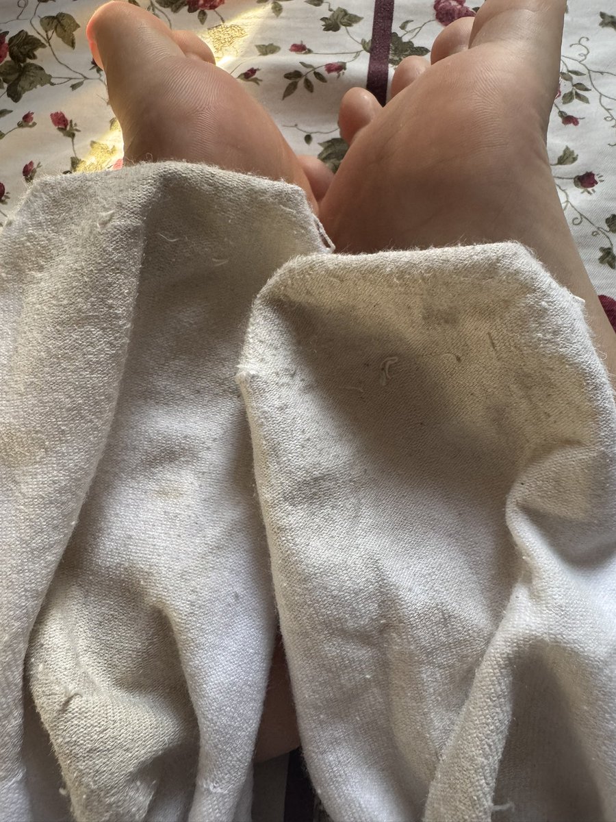 福利姬云朵小羊的原味屋分享的黄推图片2 - 网红私拍内容