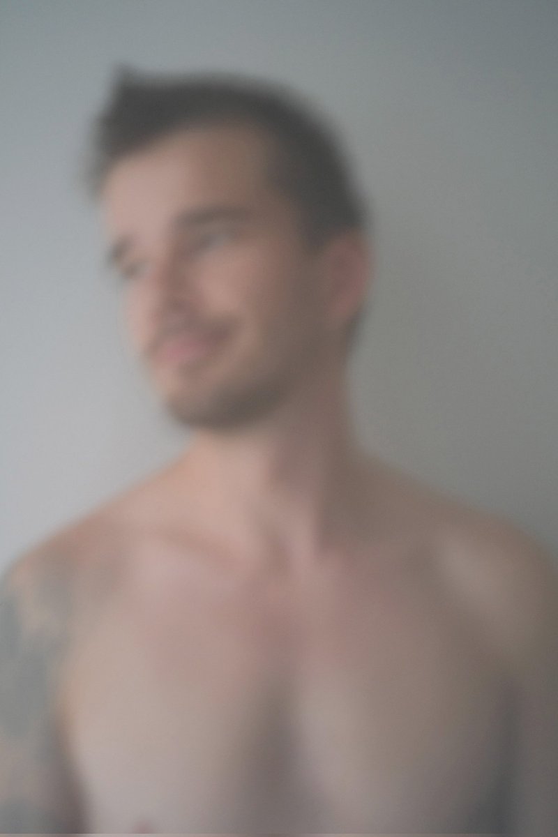 Good morning y'all
Let's appreciate this beautiful shot by the talented
<a href="/meninmyinterior/">Björn</a>
#art #project #male #aesthetic