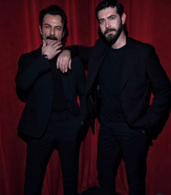 Bu nasıl bir karizma bu nasıl bir emin duruş bir o kadar yakışıklı karizmanın öz evladı
#BarışBaktaş  #GökberkDemirci