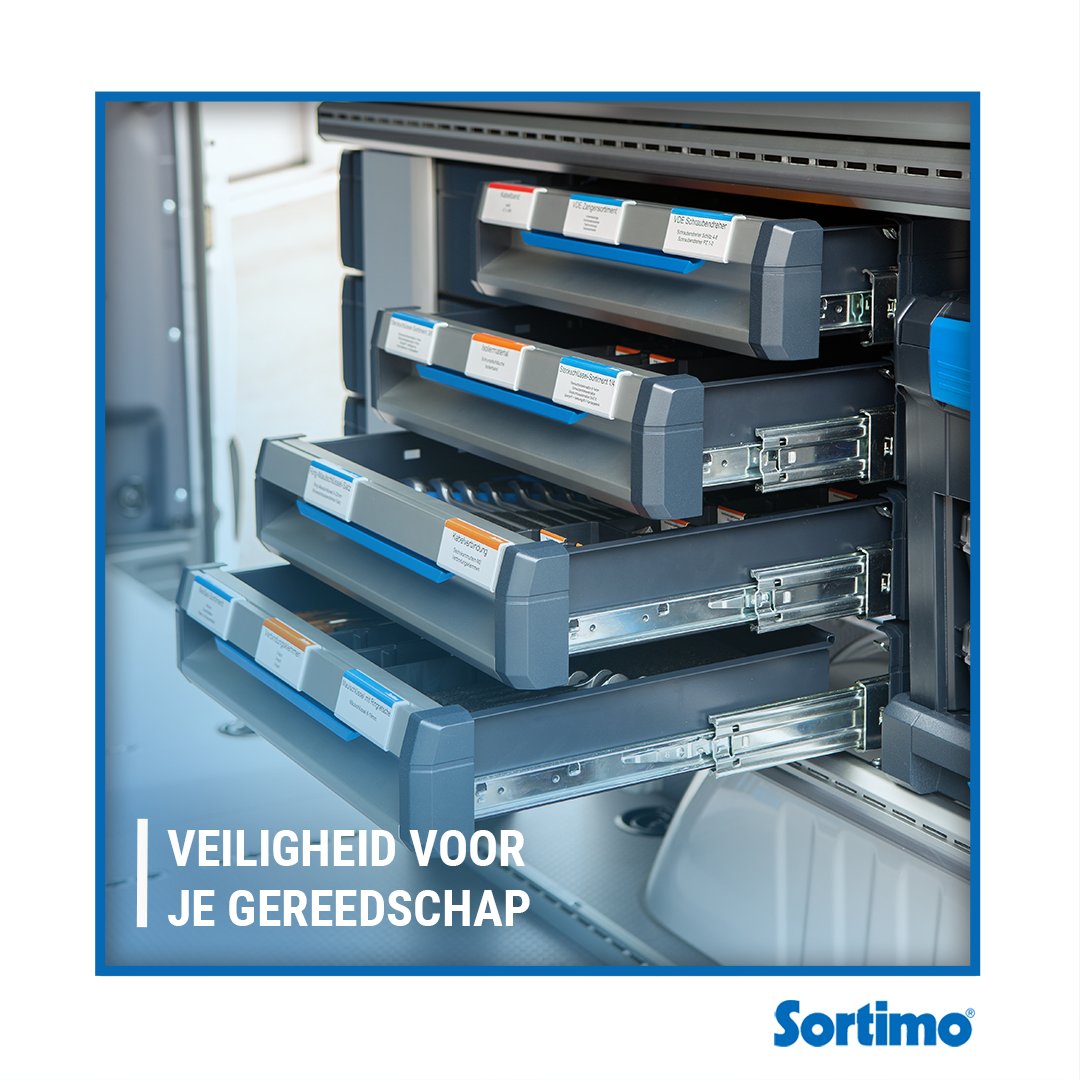 Als vakman is veiligheid op de weg en tijdens het werk van essentieel belang. Onze op maat gemaakte bedrijfswageninrichting en ladingbeveiliging verzekert dat al het gereedschap en materiaal niet alleen efficiënt opgeborgen is, maar ook veilig vervoerd wordt.  👌