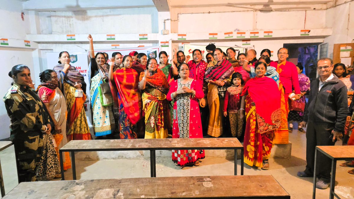 BSF_SOUTHBENGAL's tweet photo. 02.12.2024
#BSF_AHTU Ghojadanga in collaboration with Sanlap NGO organized an awareness program on prevention of Human Trafficking at Belgoria H C High School,Dist-N24PRGS(WB).A lecture on Child Marriage,Child Abuse,Good &amp; Bad Touch and cyber crime was given to 82 girls &amp; women. https://t.co/v3gLTKbBHG