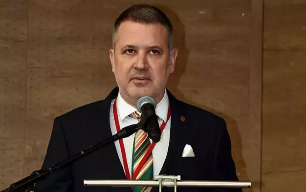 KSK Bşk.İlker Ergüllü '...Fulbolda da artık play off'a girer miyiz kalır mıyız 6. mı bitiririzden ziyade hep bi 1.' liğe odaklandık <a href="/BursasporSk/">Bursaspor</a> 'a karşı. Ama şu anda genel kanaat en kötü 2.'yizi benimsedi camia. Eğer şu 2 maçı da olumlu bitirebilirsek iyice perçinlenir artık'