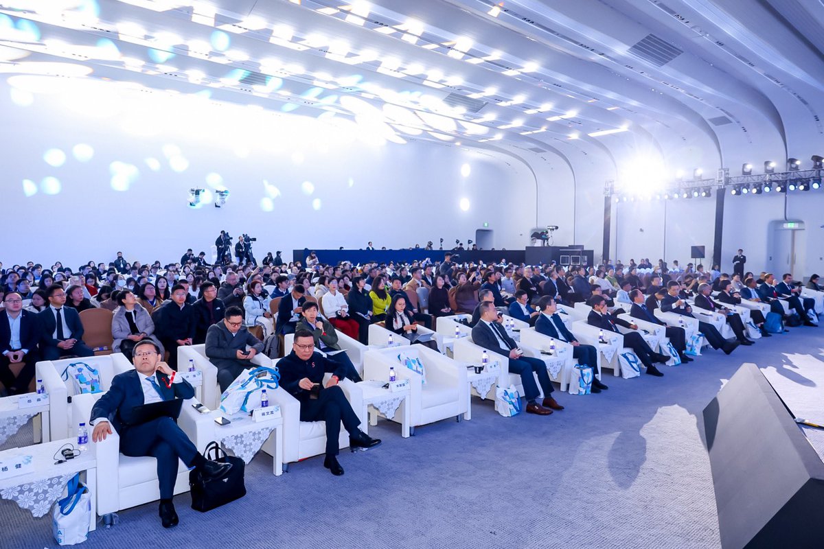 TencentGlobal's tweet photo. #SSummit kicks off! Mr. Siddharth Chatterjee @sidchat1, UN Resident Coordinator in China, highlights the vital contribution of business in tackling global challenges. Xi Dan, SVP Tencent, calls for collaboration and #innovation to drive #sustainable social value. @UNinChina https://t.co/neXYGRUuGK