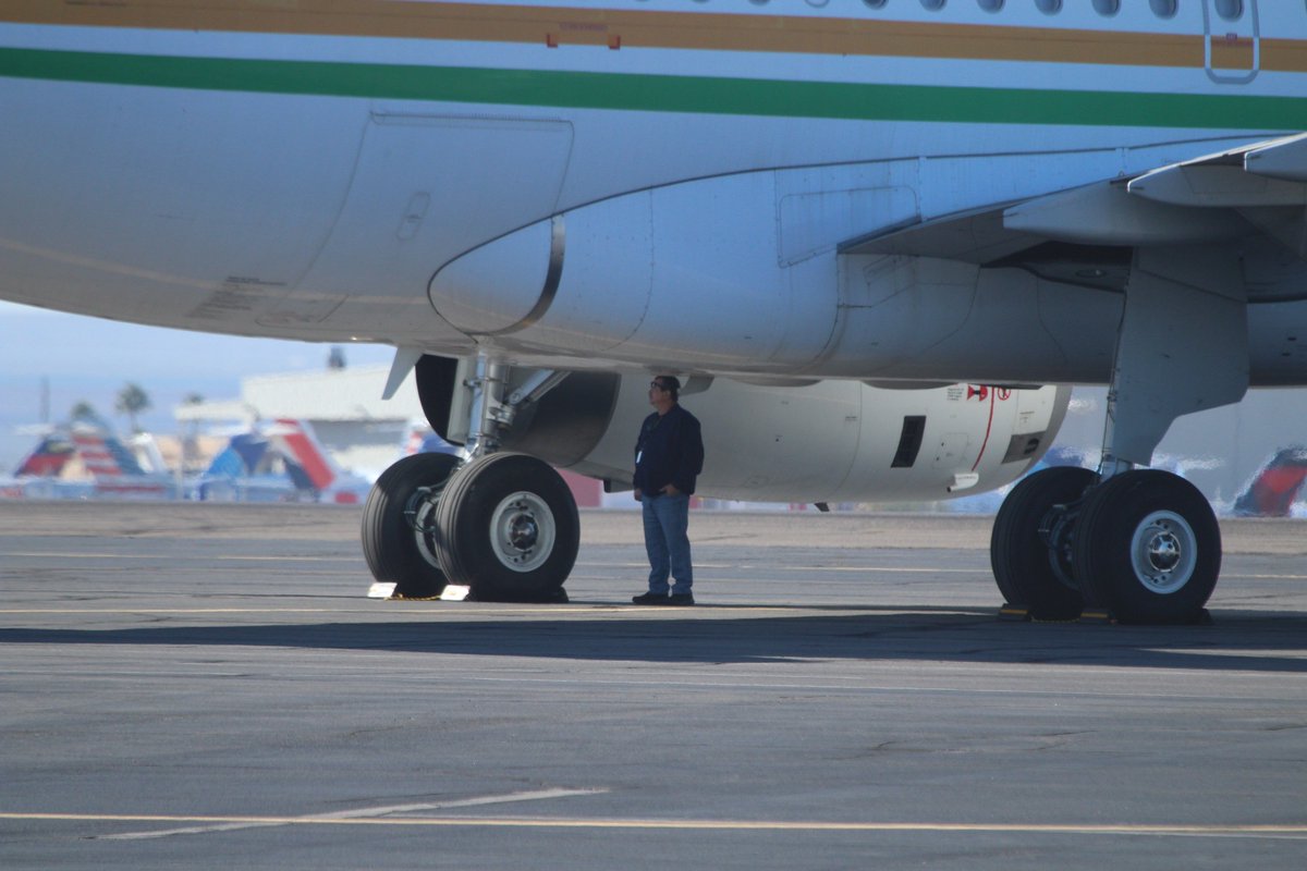 AcftExpeditions's tweet photo. @CaptBob_Nomadic @flightradar24 Bob I am Also Geekazoidtech Here is a Couple of Photos of your Guys Taxing the Plane over to Ascent in Tucson (KTUS) https://t.co/XNmnY28GDG